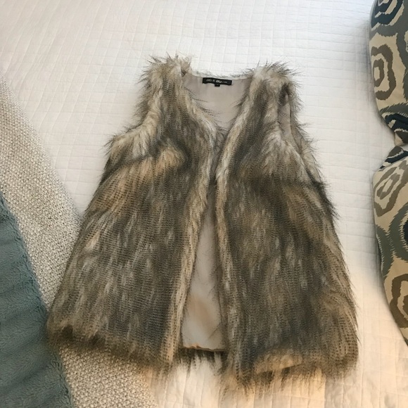 Faux fur vest - Picture 4 of 7